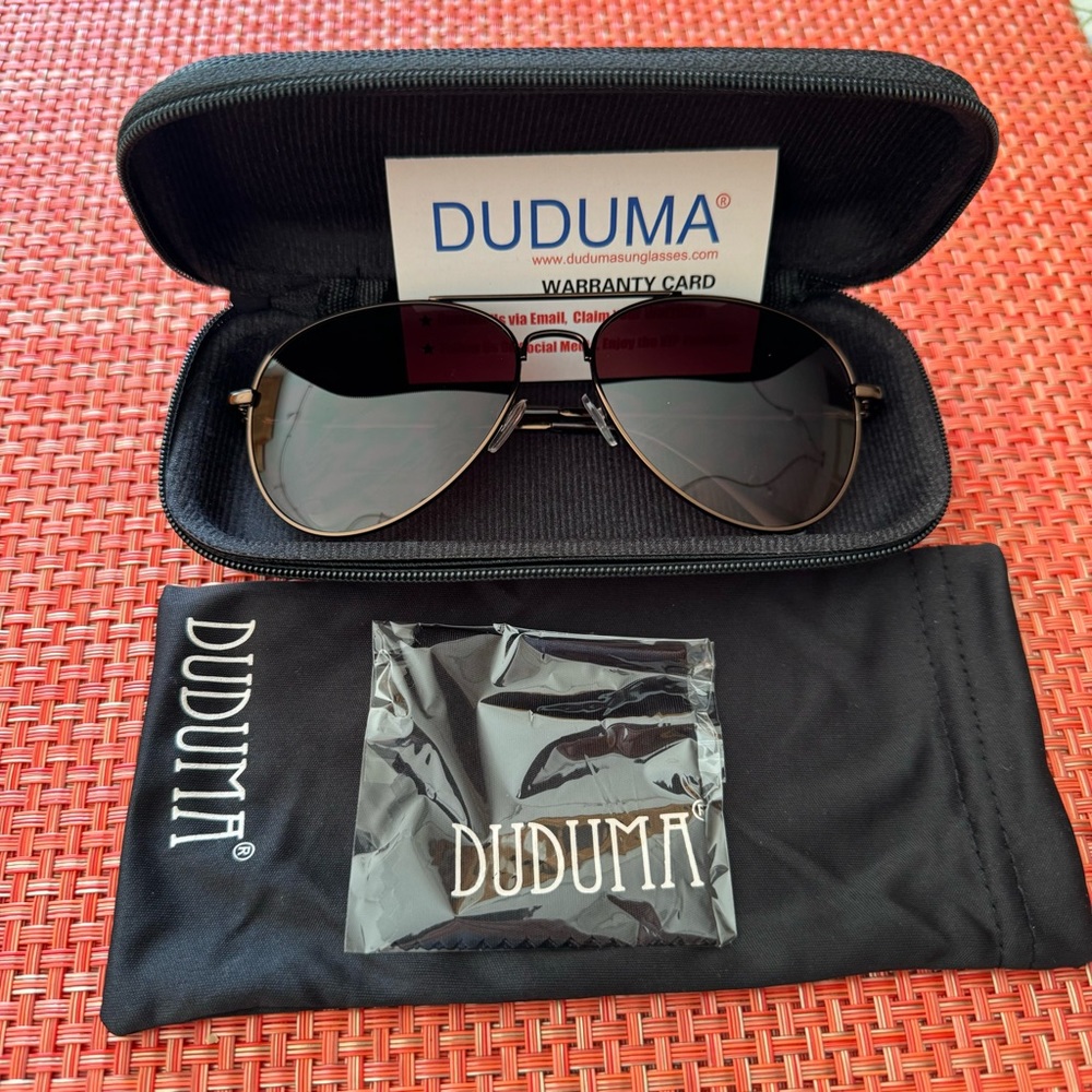 DUDUMA. NIB. Unisex Aviator Sunglasses. Brown lenses and frames.‎